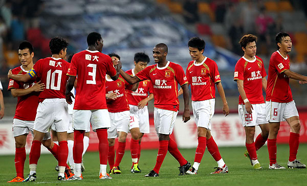 太阳报：伊万-托尼在伦敦夜总会因涉嫌用头撞人被警方逮捕（太阳报称伊万-托尼在伦敦夜店涉用头撞人遭警方拘捕）