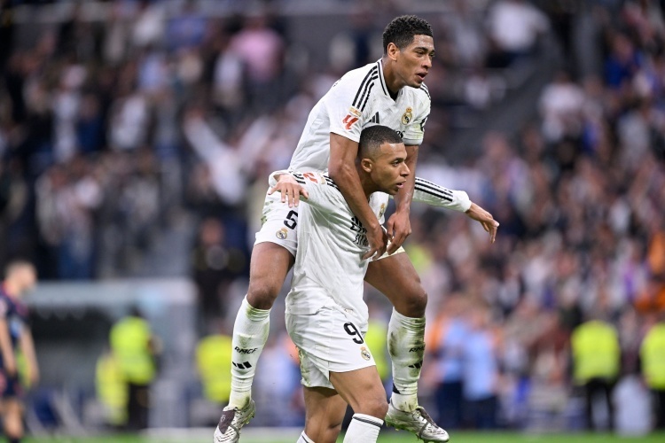 中超9／10月最佳阵容：卡扎伊什维利领衔，吴曦、吕焯毅入选（中超9-10月最佳阵容出炉：卡扎伊什维利领衔，吴曦、吕焯毅在列）