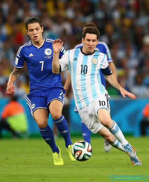 记者：拉什福德请假是个人原因并未受伤，明日就能回归训练（记者：拉什福德因个人事务请假并无伤情，明日即可归队训练）